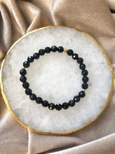 Load image into Gallery viewer, Gift Set Classic Silk Scrunchie & Black Onyx Bracelet