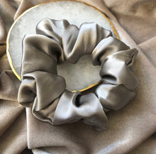 Load image into Gallery viewer, Single Classic Mulberry Silk Scrunchies