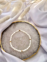 Load image into Gallery viewer, Dainty Mother of Pearl Bracelet