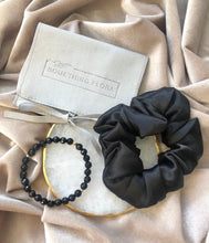 Load image into Gallery viewer, Gift Set Classic Silk Scrunchie & Black Onyx Bracelet