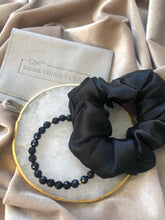 Load image into Gallery viewer, Gift Set Classic Silk Scrunchie & Black Onyx Bracelet