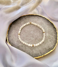 Load image into Gallery viewer, Dainty Mother of Pearl Bracelet
