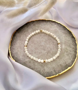Dainty Mother of Pearl Bracelet