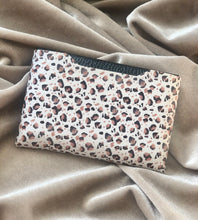 Load image into Gallery viewer, Leopard Print Pouch
